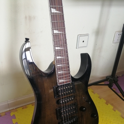 依班娜IBANEZ吉